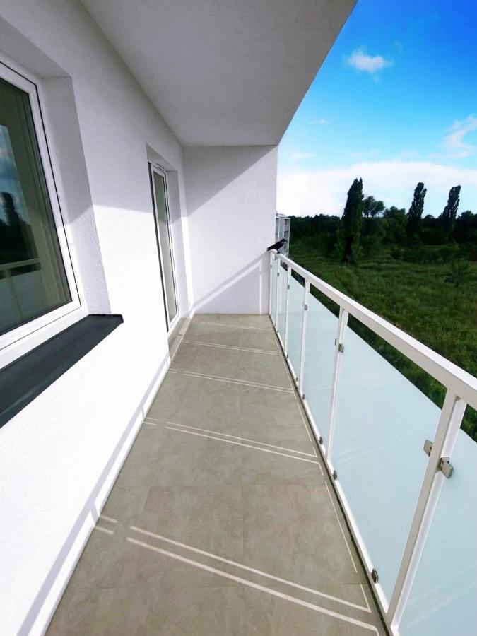 Elegant 1-Bedroom Flat With Balcony Near Wroclaw Bagian luar foto