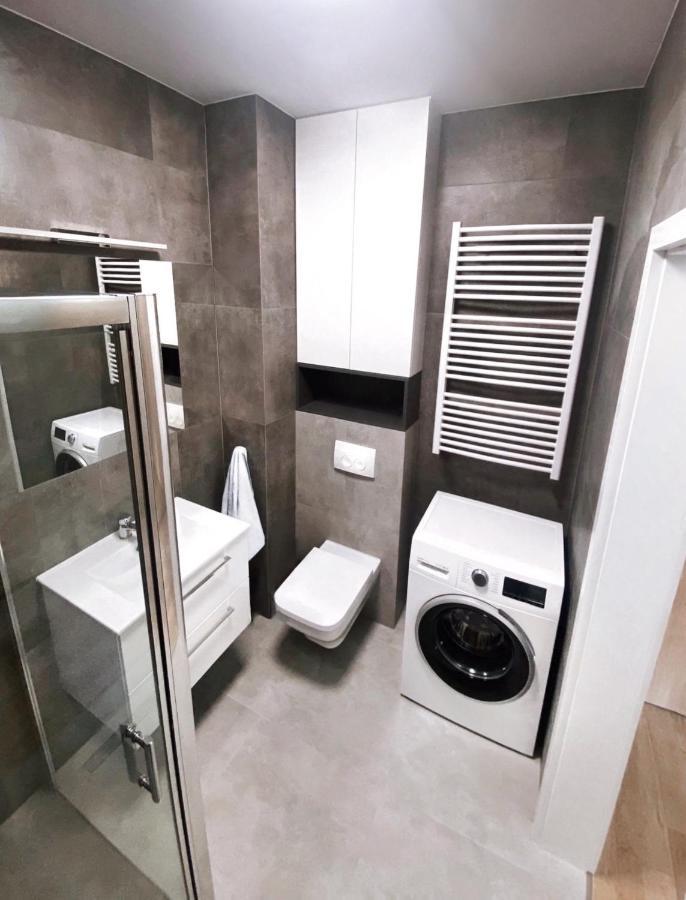 Elegant 1-Bedroom Flat With Balcony Near Wroclaw Bagian luar foto