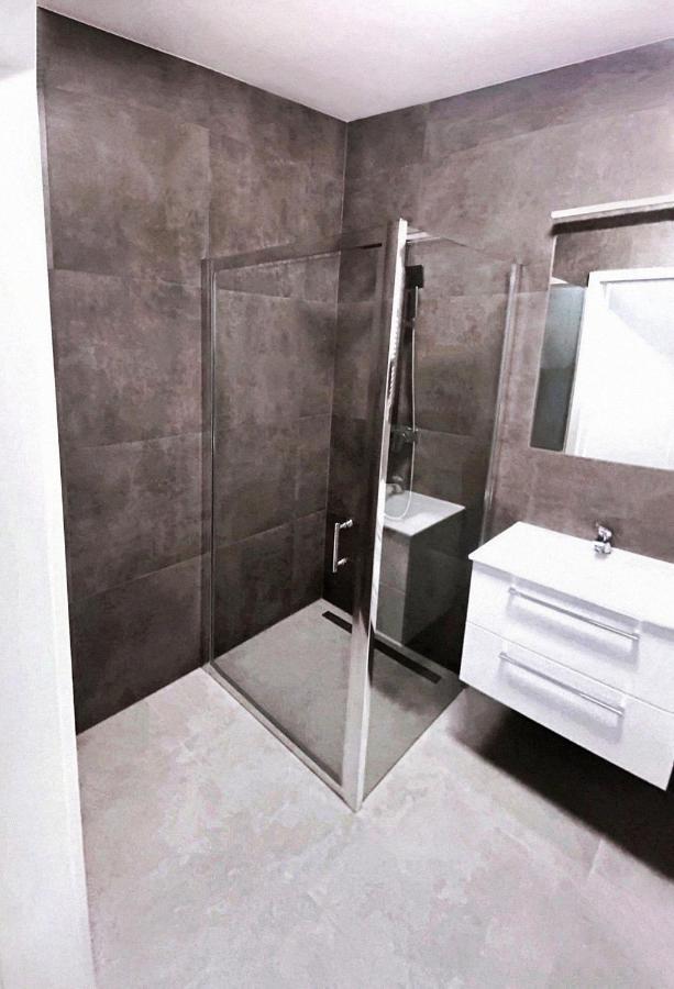 Elegant 1-Bedroom Flat With Balcony Near Wroclaw Bagian luar foto